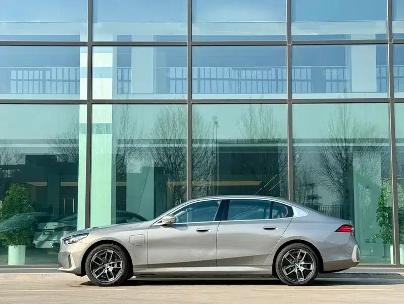 BMW i5 2024 eDrive35L Premium Luxury Package — миниатюра 3