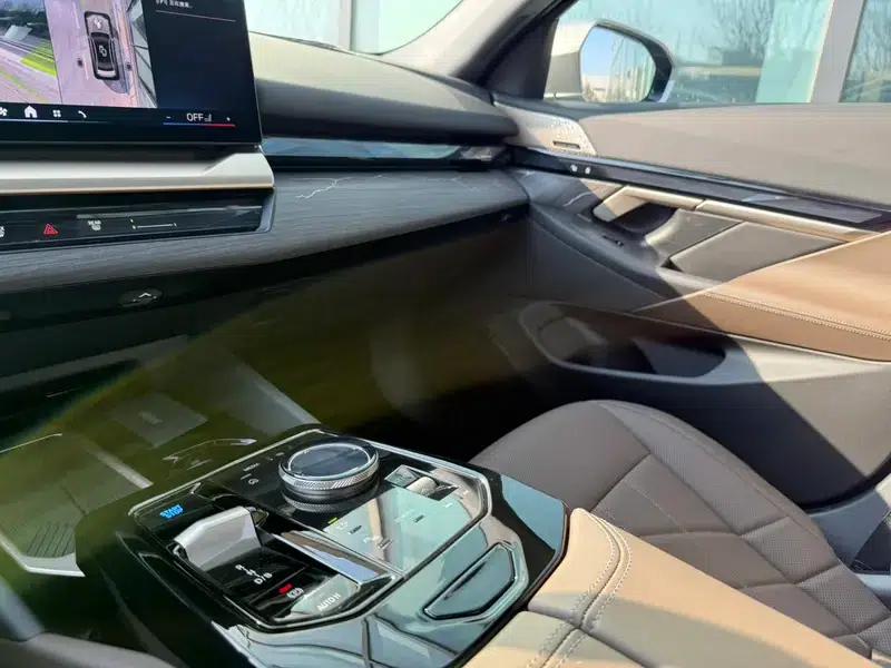 BMW i5 2024 eDrive35L Premium Luxury Package — миниатюра 8
