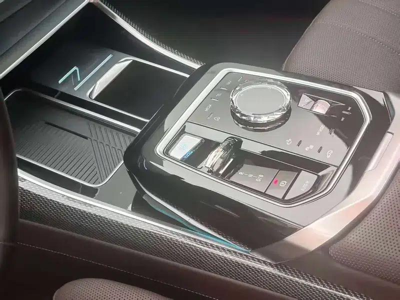 BMW i7 2023 xDrive60L Luxury Package — миниатюра 16