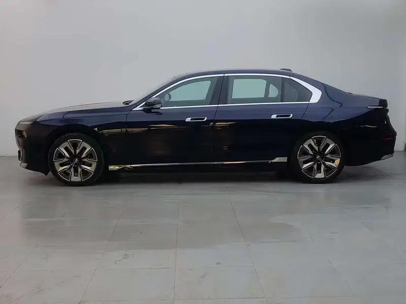 BMW i7 2023 xDrive60L Luxury Package — миниатюра 3