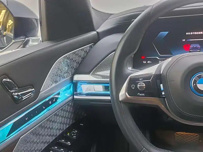 BMW i7 2023 xDrive60L Luxury Package — миниатюра 7