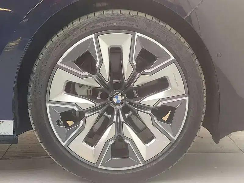 BMW i7 2023 xDrive60L Luxury Package — миниатюра 10