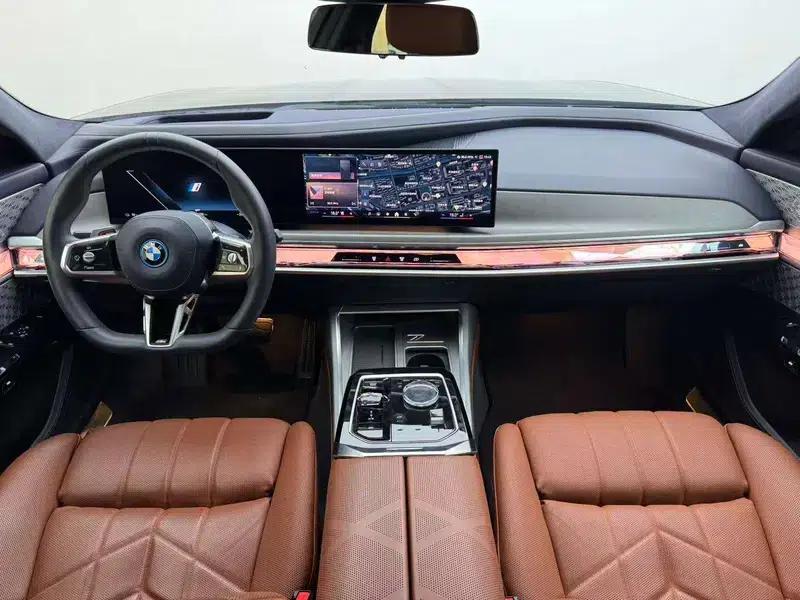 BMW i7 2023 xDrive60L Luxury Package — миниатюра 12