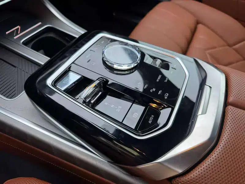 BMW i7 2023 xDrive60L Luxury Package — миниатюра 15