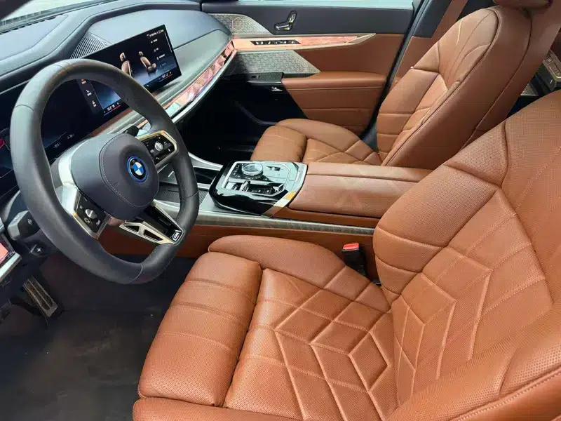 BMW i7 2023 xDrive60L Luxury Package — миниатюра 17