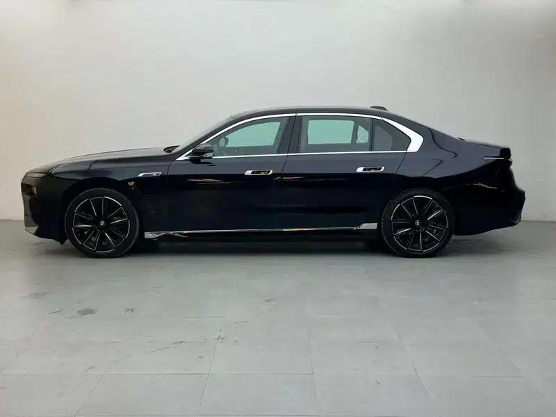 BMW i7 2023 xDrive60L Luxury Package — миниатюра 3