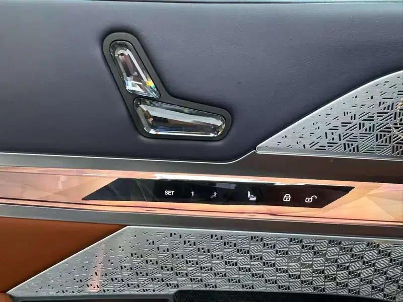 BMW i7 2023 xDrive60L Luxury Package — миниатюра 8