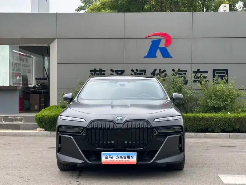 2023 BMW i7 xDrive60L M Sport Package — миниатюра 2