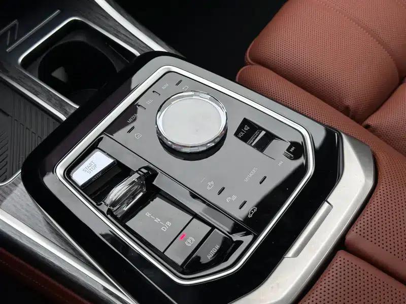 2023 BMW i7 xDrive60L M Sport Package — миниатюра 11