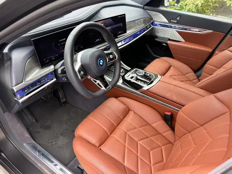 2023 BMW i7 xDrive60L M Sport Package — миниатюра 12