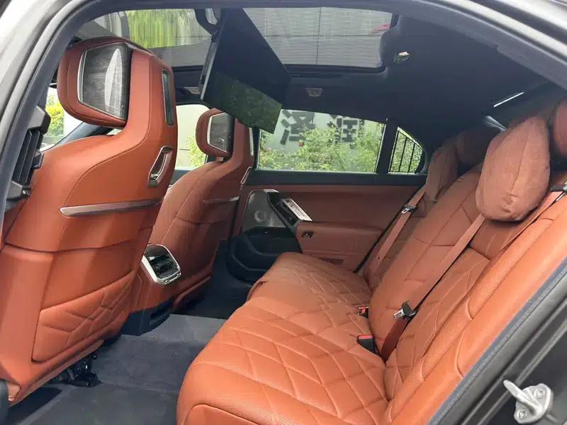 2023 BMW i7 xDrive60L M Sport Package — миниатюра 14