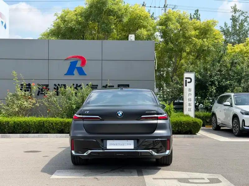 2023 BMW i7 xDrive60L M Sport Package — миниатюра 4