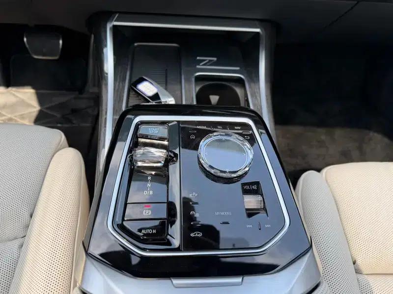 2023 BMW i7 xDrive60L M Sport Package — миниатюра 9