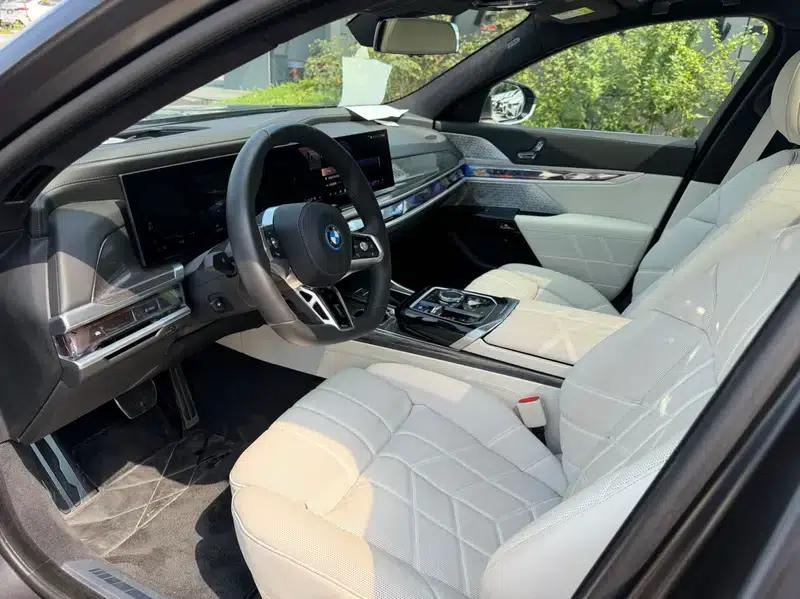 2023 BMW i7 xDrive60L M Sport Package — миниатюра 10