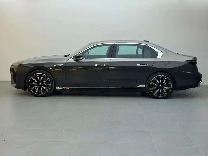 BMW i7 2023 M70L xDrive — миниатюра 3