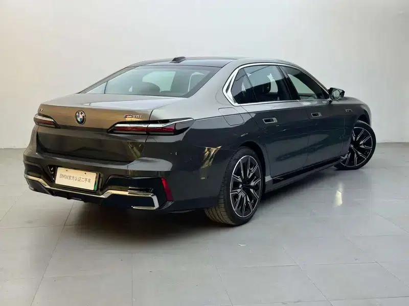 BMW i7 2023 M70L xDrive — миниатюра 5
