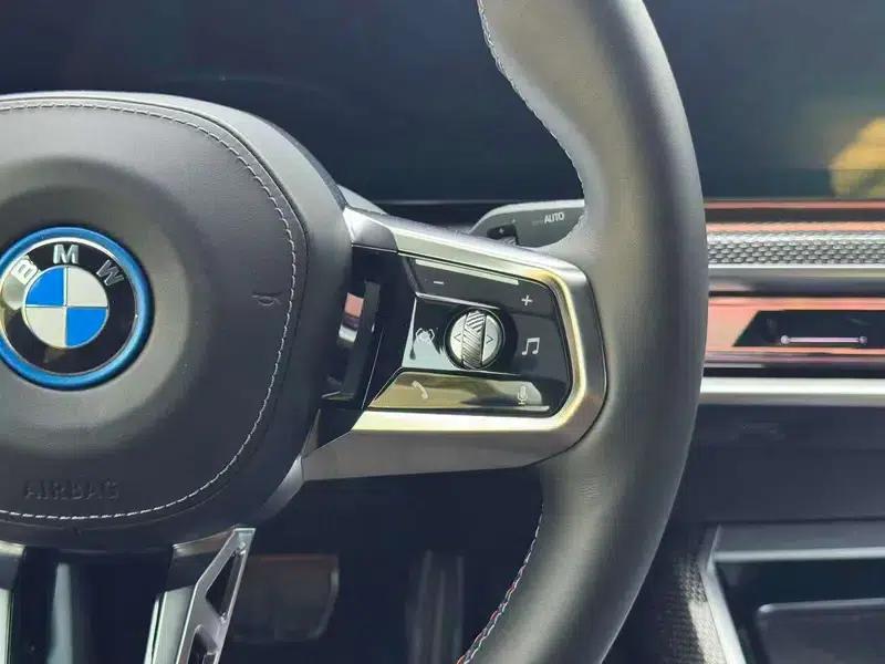 BMW i7 2023 M70L xDrive — миниатюра 9