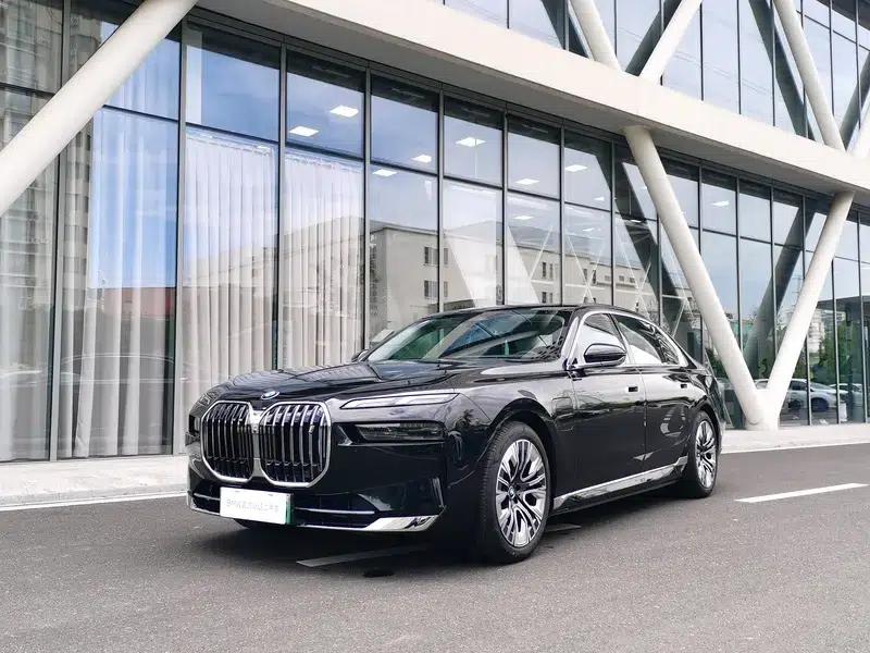 BMW i7 2023 eDrive50L Leading Luxury Package — миниатюра 1
