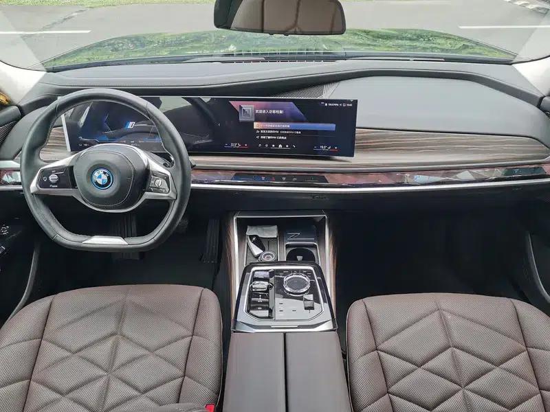 BMW i7 2023 eDrive50L Leading Luxury Package — миниатюра 15