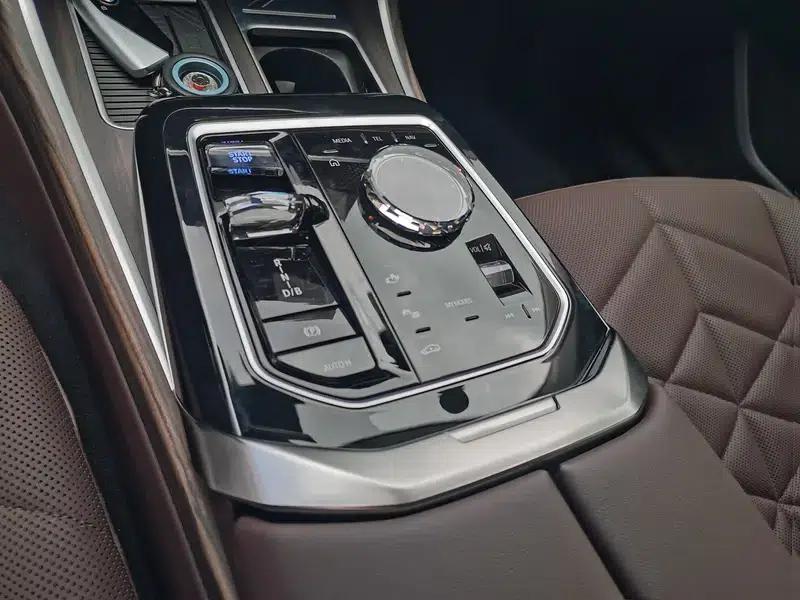 BMW i7 2023 eDrive50L Leading Luxury Package — миниатюра 19