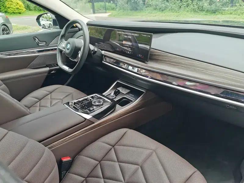 BMW i7 2023 eDrive50L Leading Luxury Package — миниатюра 23