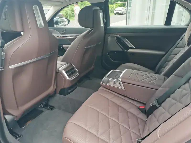 BMW i7 2023 eDrive50L Leading Luxury Package — миниатюра 25