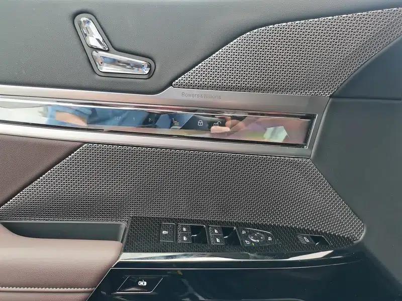 BMW i7 2023 eDrive50L Leading Luxury Package — миниатюра 6