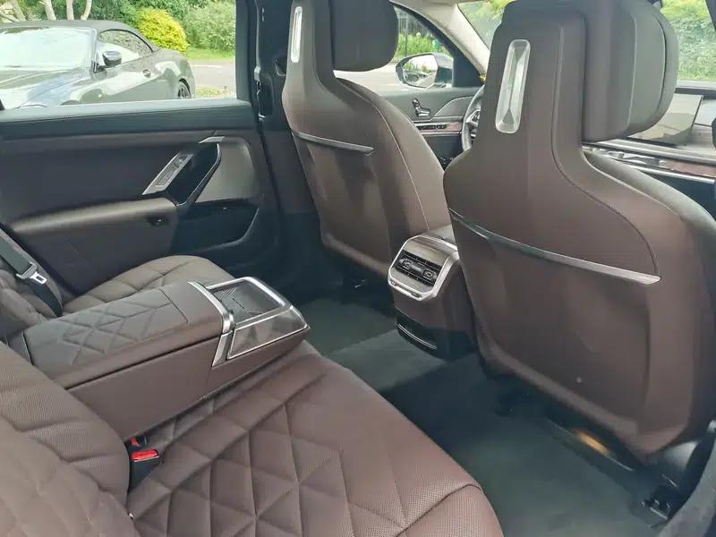 BMW i7 2023 eDrive50L Leading Luxury Package — миниатюра 8