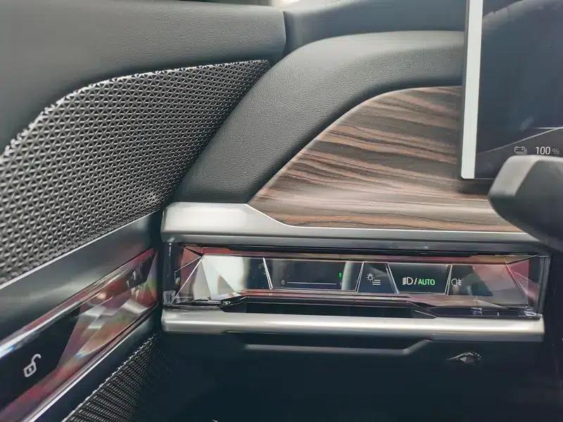 BMW i7 2023 eDrive50L Leading Luxury Package — миниатюра 9