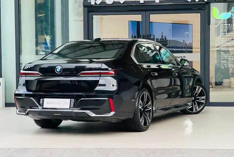BMW i7 2023 xDrive60L Luxury Package — миниатюра 5