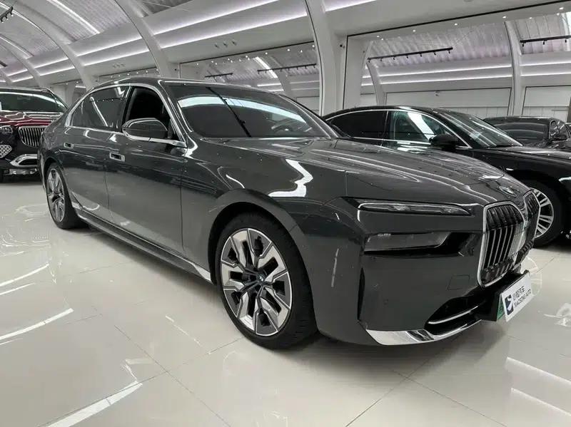 BMW i7 2023 xDrive60L Luxury Package — миниатюра 3
