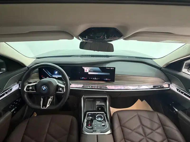 BMW i7 2023 eDrive50L Leading M Sport Package — миниатюра 7