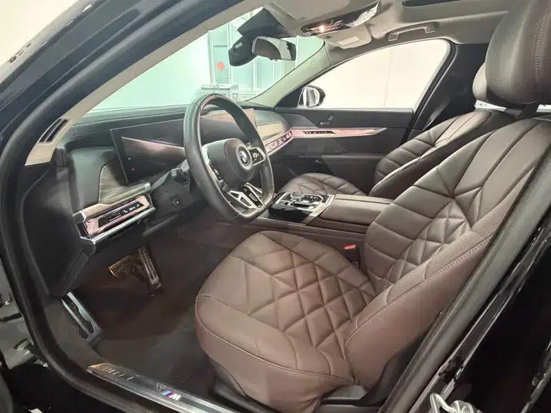 BMW i7 2023 eDrive50L Leading M Sport Package — миниатюра 8