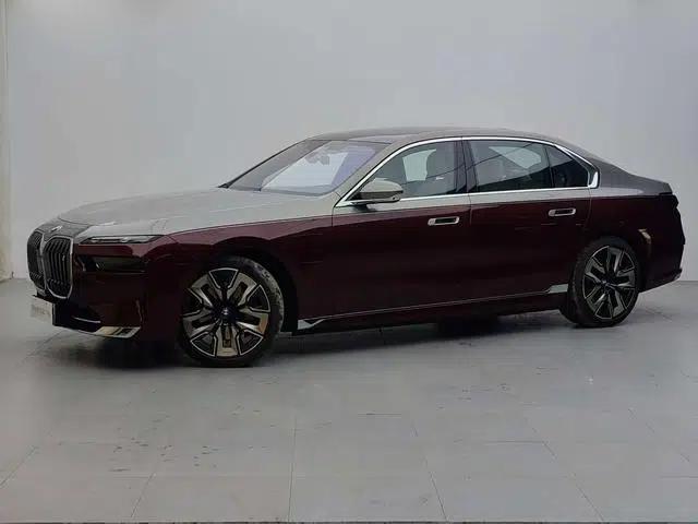 BMW i7 2023 xDrive60L Luxury Package