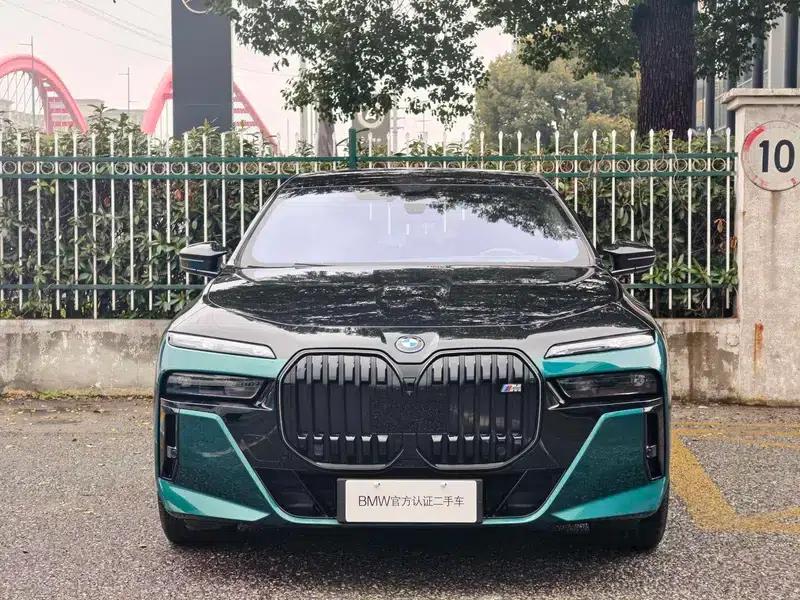 BMW i7 2023 M70L xDrive — миниатюра 2