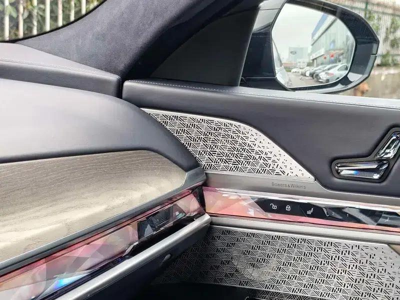 BMW i7 2023 M70L xDrive — миниатюра 11