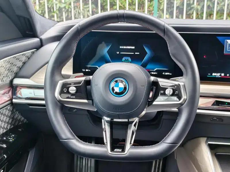 BMW i7 2023 M70L xDrive — миниатюра 16
