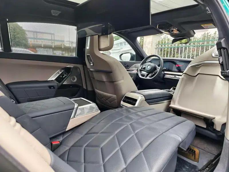 BMW i7 2023 M70L xDrive — миниатюра 19