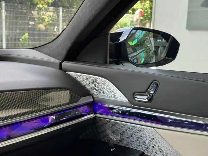 BMW i7 2023 M70L xDrive — миниатюра 12