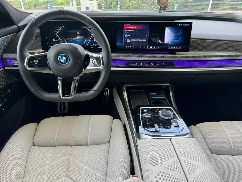 BMW i7 2023 M70L xDrive — миниатюра 16