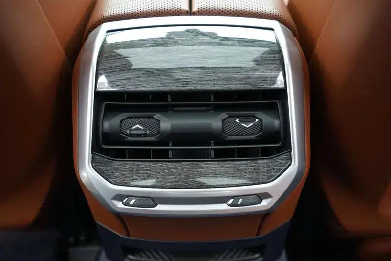 BMW i7 2023 xDrive60L Luxury Package — миниатюра 11
