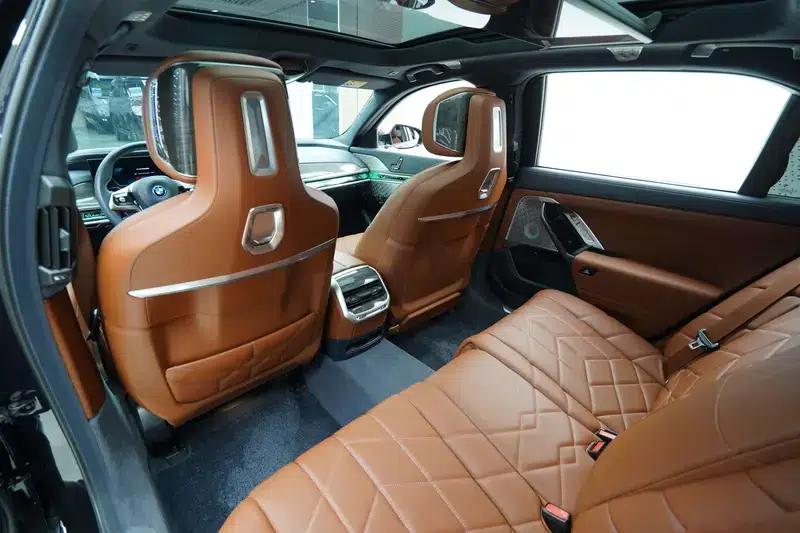 BMW i7 2023 xDrive60L Luxury Package — миниатюра 20