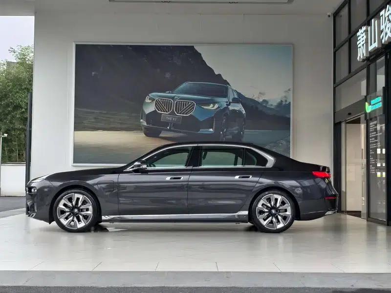 BMW i7 2023 eDrive50L Premium Luxury Package — миниатюра 3