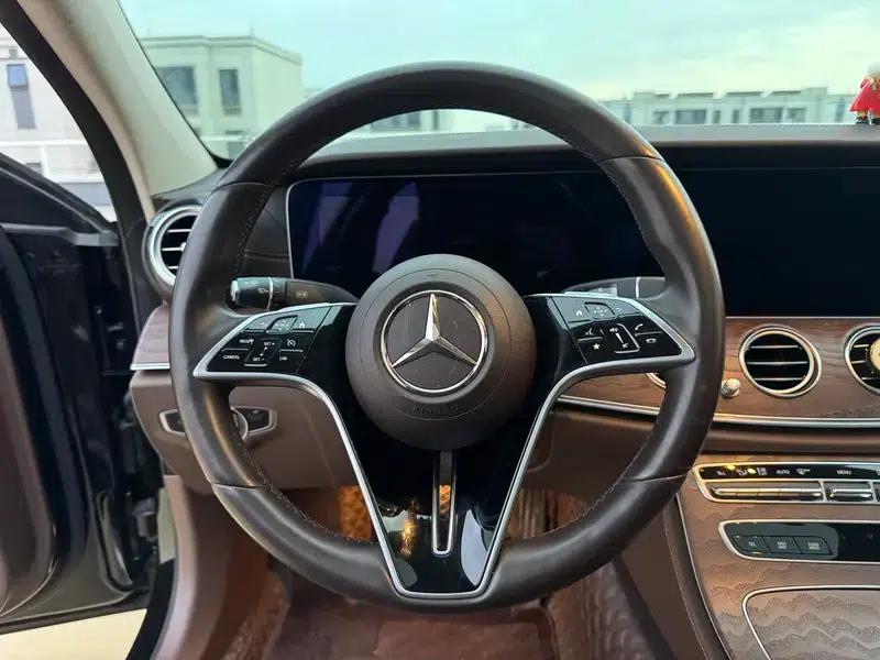 2023 Mercedes-Benz E-Class E 300 L Luxury Sedan — миниатюра 13