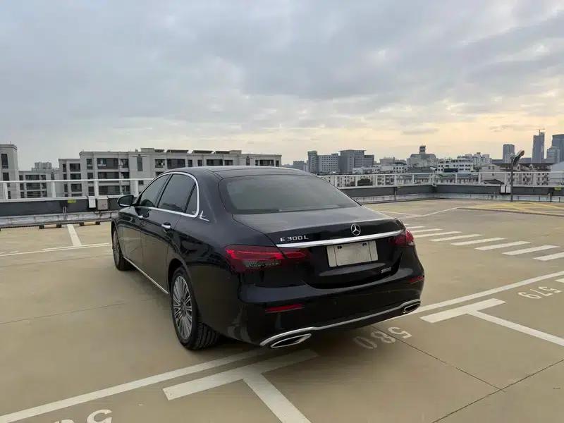 2023 Mercedes-Benz E-Class E 300 L Luxury Sedan — миниатюра 4