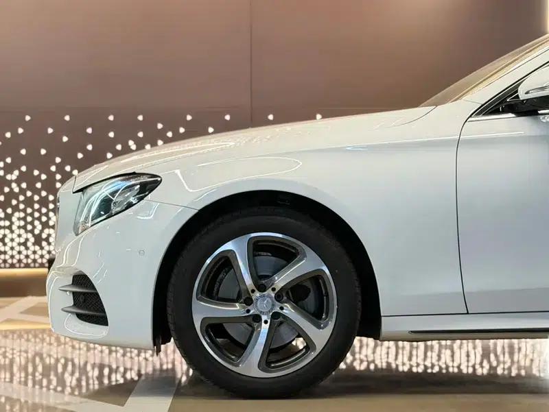 2017 Mercedes-Benz E-Class E 200 L Sport 4MATIC — миниатюра 18