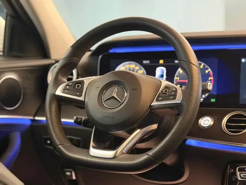 2017 Mercedes-Benz E-Class E 200 L Sport 4MATIC — миниатюра 21