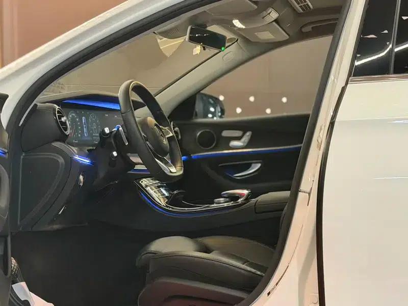 2017 Mercedes-Benz E-Class E 200 L Sport 4MATIC — миниатюра 24