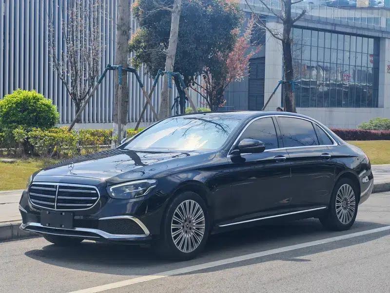 Mercedes-Benz E-Class 2023 Facelift E 300 L Luxury Sedan — миниатюра 1