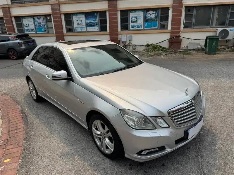Mercedes-Benz E-Class (Imported) 2010 E 200 CGI Elegance — миниатюра 3